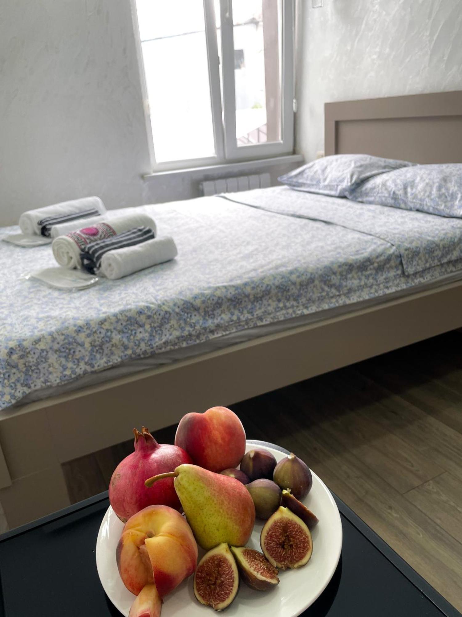 Sun And Moon Aparthotel Batumi Bagian luar foto
